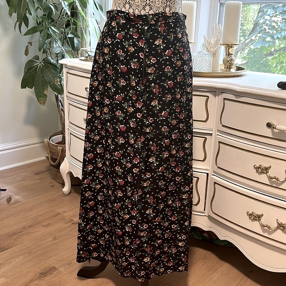 Handmade Floral Midi Skirt - Picture 2 of 5